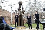The Monument to the Founders of the Serbian and Yugoslav School of Basketball was solemnly opened in Kalemegdan. Na Kalemegdanu je svecano otkriven Spomenik utemeljivacima srpske i jugoslovenske skole kosarke.