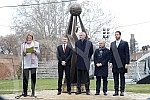 The Monument to the Founders of the Serbian and Yugoslav School of Basketball was solemnly opened in Kalemegdan. Na Kalemegdanu je svecano otkriven Spomenik utemeljivacima srpske i jugoslovenske skole kosarke.
