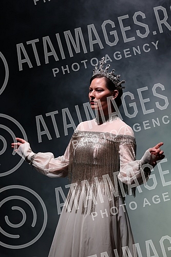 The 50th L'Oreal Belgrade Fashion Week closed with a fashion show of the VIgorÂ® collection of Igor Todorovic's atelier.

Modnom revijom kolekcije VIgorÂ® ateljea Igora Todorovica zatvorena je 50. L'Oreal beogradska nedelja mode. 