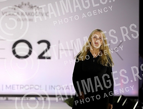 Verica Rakocevic presented the hybrid project OXYGEN - collection for autumn / winter 2020/2021 in Tasmajdan Park.Verica Rakocevic je u parku Tasmajdan predstavila hibrid projekat KISEONIK - kolekciju za jesen/zimu 2020/2021