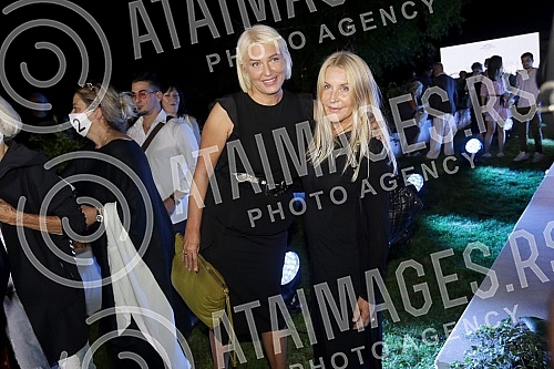 Verica Rakocevic presented the hybrid project OXYGEN - collection for autumn / winter 2020/2021 in Tasmajdan Park.Verica Rakocevic je u parku Tasmajdan predstavila hibrid projekat KISEONIK - kolekciju za jesen/zimu 2020/2021