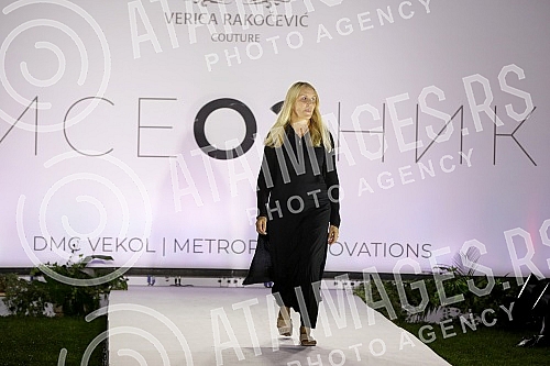 Verica Rakocevic presented the hybrid project OXYGEN - collection for autumn / winter 2020/2021 in Tasmajdan Park.Verica Rakocevic je u parku Tasmajdan predstavila hibrid projekat KISEONIK - kolekciju za jesen/zimu 2020/2021
