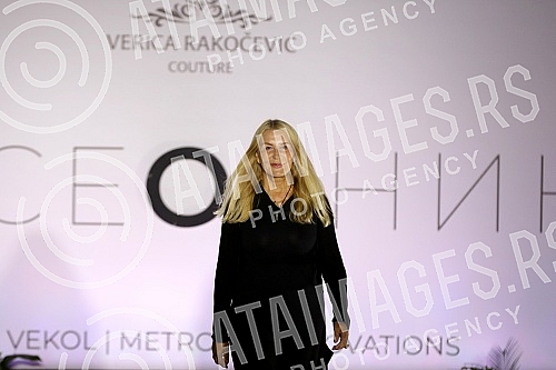 Verica Rakocevic presented the hybrid project OXYGEN - collection for autumn / winter 2020/2021 in Tasmajdan Park.Verica Rakocevic je u parku Tasmajdan predstavila hibrid projekat KISEONIK - kolekciju za jesen/zimu 2020/2021