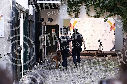 Opening ceremony of the ninth edition of the Mirëdita festival, good afternoon! held in the yard of the Center for Cultural Decontamination was briefly suspended due to a bomb alert.Svecano otvaranje devetog izdanja festivala Mirëdita, dobar dan! o