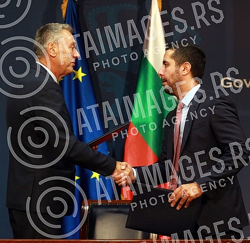 The Minister of Construction, Transport and Infrastructure of Serbia, Tomislav Momirovic, and the Ambassador of Bulgaria to Serbia, Petko Dojkov, on behalf of the Ministry of Transport and Communications of Bulgaria, signed an agreement on cooperatio
