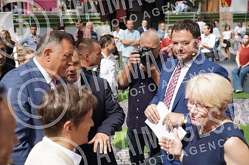 The President of the Government of the Republic of Serbia, Ana Brnabic, attended the awarding of the Wine Trophy of the Open Balkans as part of the First International Wine Fair Wine Vision of the Open Balkans in Hall 1 of the Belgrade Fair.Predsed