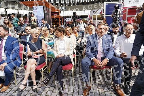 The President of the Government of the Republic of Serbia, Ana Brnabic, attended the awarding of the Wine Trophy of the Open Balkans as part of the First International Wine Fair Wine Vision of the Open Balkans in Hall 1 of the Belgrade Fair.Predsed