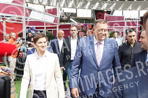 The President of the Government of the Republic of Serbia, Ana Brnabic, attended the awarding of the Wine Trophy of the Open Balkans as part of the First International Wine Fair Wine Vision of the Open Balkans in Hall 1 of the Belgrade Fair.Predsed