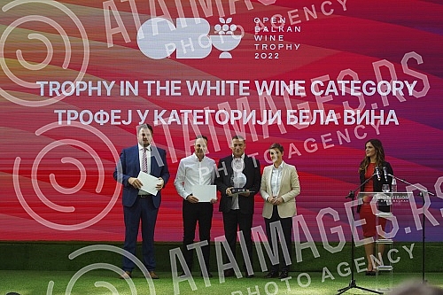 The President of the Government of the Republic of Serbia, Ana Brnabic, attended the awarding of the Wine Trophy of the Open Balkans as part of the First International Wine Fair Wine Vision of the Open Balkans in Hall 1 of the Belgrade Fair.Predsed
