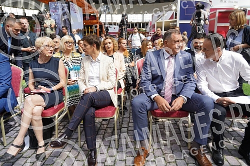 The President of the Government of the Republic of Serbia, Ana Brnabic, attended the awarding of the Wine Trophy of the Open Balkans as part of the First International Wine Fair Wine Vision of the Open Balkans in Hall 1 of the Belgrade Fair.Predsed