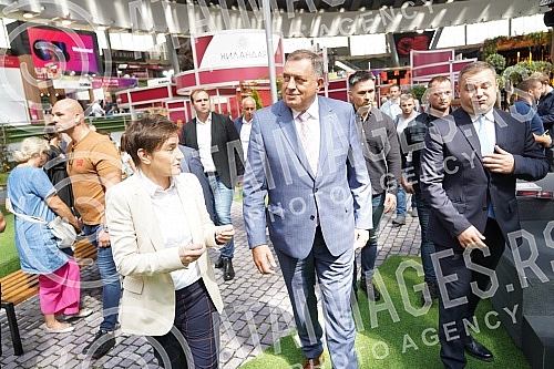 The President of the Government of the Republic of Serbia, Ana Brnabic, attended the awarding of the Wine Trophy of the Open Balkans as part of the First International Wine Fair Wine Vision of the Open Balkans in Hall 1 of the Belgrade Fair.Predsed