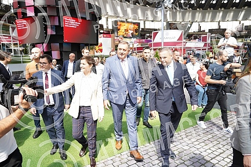 The President of the Government of the Republic of Serbia, Ana Brnabic, attended the awarding of the Wine Trophy of the Open Balkans as part of the First International Wine Fair Wine Vision of the Open Balkans in Hall 1 of the Belgrade Fair.Predsed