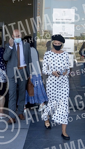 Jelena Karleusa is leaving the Palace of Justice, where she is on trial with the media because of articles about her.Jelena Karleusa izlazi iz Palate pravde gde je ima sudjenja sa medijima zbog tekstova o njoj.