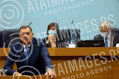 A special session of the National Assembly of the Republika Srpska has begun in Banja Luka, at which the draft laws on the amendment to the Criminal Code of the Republika Srpska and on non-acceptance of the decision of the High Representative Valenti