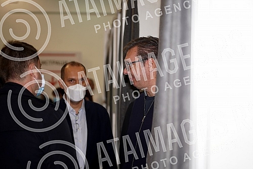 The President of the Republic of Serbia, Aleksandar Vucic, received the third (booster) dose of the coronavirus vaccine at the vaccination point in Hall 7 at the Belgrade Fair.Predsednik Republike Srbije Aleksandar Vucic primio je trecu (buster) do