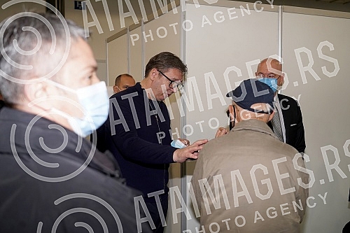 The President of the Republic of Serbia, Aleksandar Vucic, received the third (booster) dose of the coronavirus vaccine at the vaccination point in Hall 7 at the Belgrade Fair.Predsednik Republike Srbije Aleksandar Vucic primio je trecu (buster) do