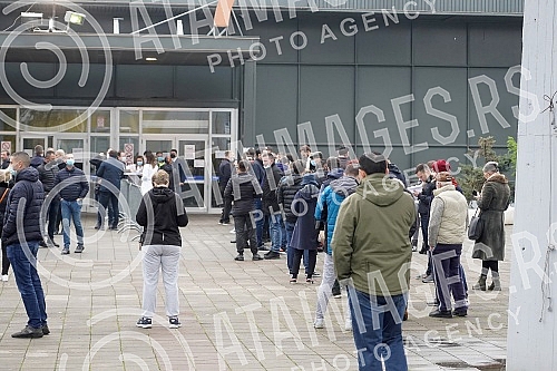At the Belgrade Fair, the interest of citizens in vaccination against coronavirus has increased.Na Beogradskom sajmu je pojacano interesovanje gradjana za vakcinaciju protiv korona virusa.