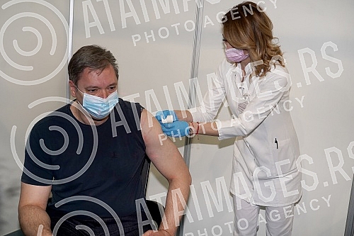 The President of the Republic of Serbia, Aleksandar Vucic, received the third (booster) dose of the coronavirus vaccine at the vaccination point in Hall 7 at the Belgrade Fair.Predsednik Republike Srbije Aleksandar Vucic primio je trecu (buster) do