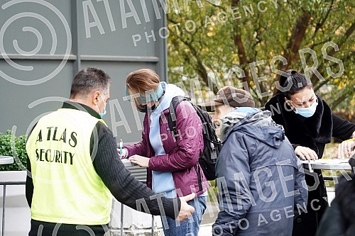 At the Belgrade Fair, the interest of citizens in vaccination against coronavirus has increased.Na Beogradskom sajmu je pojacano interesovanje gradjana za vakcinaciju protiv korona virusa.