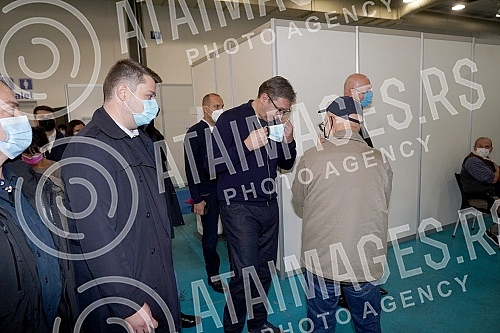 The President of the Republic of Serbia, Aleksandar Vucic, received the third (booster) dose of the coronavirus vaccine at the vaccination point in Hall 7 at the Belgrade Fair.Predsednik Republike Srbije Aleksandar Vucic primio je trecu (buster) do