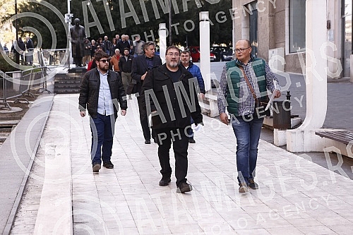 In front of the Presidency, a press conference was held by the Vice President of the Party of Freedom and Justice, Dejan Bulatovic, on the alleged new affair in Serbian agriculture.Ispred Predsednistva je odrzana konferencija za medije potpredsedni