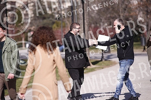 In front of the Presidency, a press conference was held by the Vice President of the Party of Freedom and Justice, Dejan Bulatovic, on the alleged new affair in Serbian agriculture.Ispred Predsednistva je odrzana konferencija za medije potpredsedni