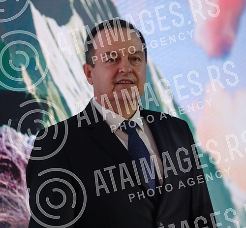 The jubilee ceremony of the 50th Festa was held in Kombank Hall.Ceremonija svecanog otvaranja jubilanog, 50. Festa  odrzan je u Kombank dvorani.