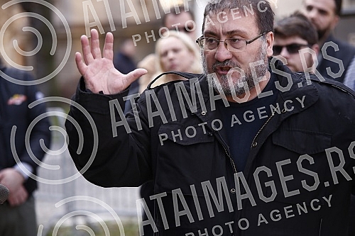 In front of the Presidency, a press conference was held by the Vice President of the Party of Freedom and Justice, Dejan Bulatovic, on the alleged new affair in Serbian agriculture.Ispred Predsednistva je odrzana konferencija za medije potpredsedni