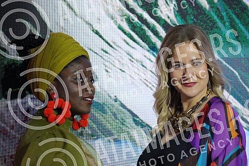 The jubilee ceremony of the 50th Festa was held in Kombank Hall.Ceremonija svecanog otvaranja jubilanog, 50. Festa  odrzan je u Kombank dvorani.