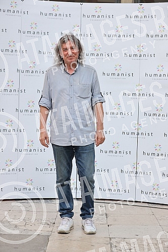 The humanitarian foundation Humanist organized the event, which aims to raise funds for the treatment of a boy named Jakov Kovacic, who suffers from bronchopulmonary dysplasia, and who is one of the children within the Be Human Foundation.Humanitar