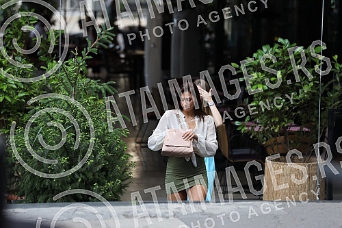 The humanitarian foundation Humanist organized the event, which aims to raise funds for the treatment of a boy named Jakov Kovacic, who suffers from bronchopulmonary dysplasia, and who is one of the children within the Be Human Foundation.Humanitar