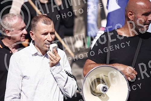 The public session of the Federation of Independent Trade Unions of Serbia and the United Branch Trade Unions Independence, where the content of the minimum consumer basket and the exact amount of food that can be bought from the minimum wage was pre