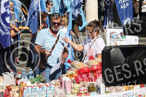 The public session of the Federation of Independent Trade Unions of Serbia and the United Branch Trade Unions Independence, where the content of the minimum consumer basket and the exact amount of food that can be bought from the minimum wage was pre