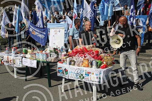 The public session of the Federation of Independent Trade Unions of Serbia and the United Branch Trade Unions Independence, where the content of the minimum consumer basket and the exact amount of food that can be bought from the minimum wage was pre