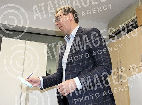 The first round of voting in the elections for the President of the Republic of Serbia.Prvi krug glasanja na izborima za predsednika Republike Srbije.