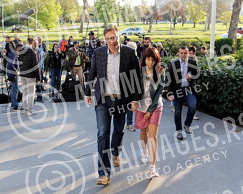 The first round of voting in the elections for the President of the Republic of Serbia.Prvi krug glasanja na izborima za predsednika Republike Srbije.