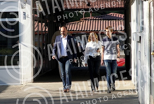 The first round of voting in the elections for the President of the Republic of Serbia.Prvi krug glasanja na izborima za predsednika Republike Srbije.