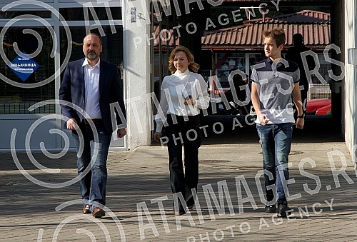 The first round of voting in the elections for the President of the Republic of Serbia.Prvi krug glasanja na izborima za predsednika Republike Srbije.