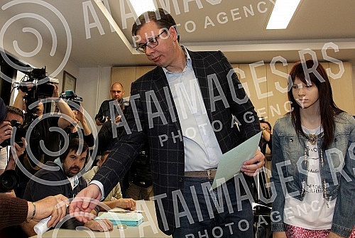 The first round of voting in the elections for the President of the Republic of Serbia.Prvi krug glasanja na izborima za predsednika Republike Srbije.