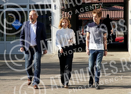 The first round of voting in the elections for the President of the Republic of Serbia.Prvi krug glasanja na izborima za predsednika Republike Srbije.