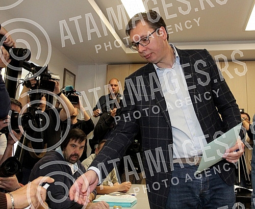 The first round of voting in the elections for the President of the Republic of Serbia.Prvi krug glasanja na izborima za predsednika Republike Srbije.