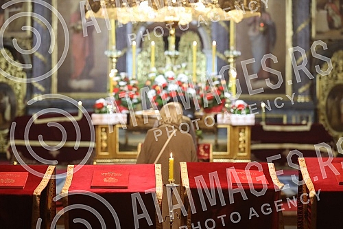 Worship during the Passion Week in the Cathedral Church of St. Archangel Michael on Good Friday - morning with the singing of articles and a procession around the temple.Bogosluzenje tokom Stradalne sedmice u Sabornoj crkvi  Sv. Arhangela Mihaila n