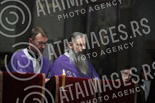 Worship during the Passion Week in the Cathedral Church of St. Archangel Michael on Good Friday - morning with the singing of articles and a procession around the temple.Bogosluzenje tokom Stradalne sedmice u Sabornoj crkvi  Sv. Arhangela Mihaila n