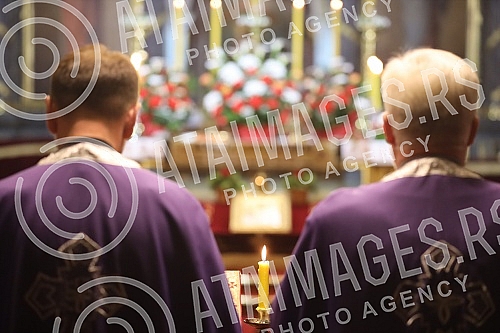 Worship during the Passion Week in the Cathedral Church of St. Archangel Michael on Good Friday - morning with the singing of articles and a procession around the temple.Bogosluzenje tokom Stradalne sedmice u Sabornoj crkvi  Sv. Arhangela Mihaila n