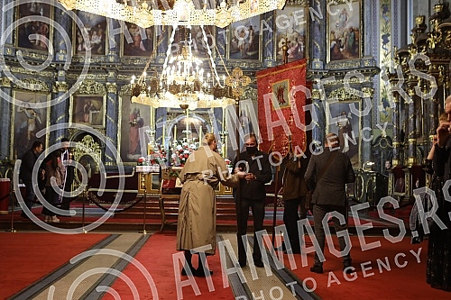 Worship during the Passion Week in the Cathedral Church of St. Archangel Michael on Good Friday - morning with the singing of articles and a procession around the temple.Bogosluzenje tokom Stradalne sedmice u Sabornoj crkvi  Sv. Arhangela Mihaila n