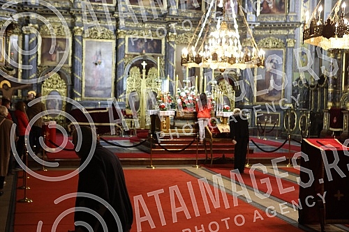 Worship during the Passion Week in the Cathedral Church of St. Archangel Michael on Good Friday - morning with the singing of articles and a procession around the temple.Bogosluzenje tokom Stradalne sedmice u Sabornoj crkvi  Sv. Arhangela Mihaila n