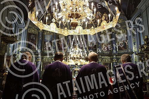 Worship during the Passion Week in the Cathedral Church of St. Archangel Michael on Good Friday - morning with the singing of articles and a procession around the temple.Bogosluzenje tokom Stradalne sedmice u Sabornoj crkvi  Sv. Arhangela Mihaila n