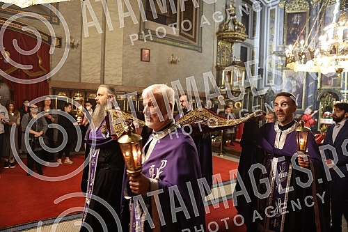 Worship during the Passion Week in the Cathedral Church of St. Archangel Michael on Good Friday - morning with the singing of articles and a procession around the temple.Bogosluzenje tokom Stradalne sedmice u Sabornoj crkvi  Sv. Arhangela Mihaila n