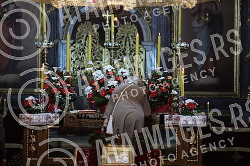 Worship during the Passion Week in the Cathedral Church of St. Archangel Michael on Good Friday - morning with the singing of articles and a procession around the temple.Bogosluzenje tokom Stradalne sedmice u Sabornoj crkvi  Sv. Arhangela Mihaila n