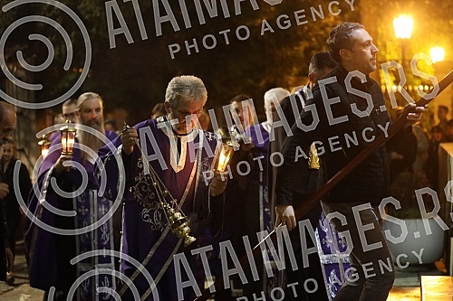 Worship during the Passion Week in the Cathedral Church of St. Archangel Michael on Good Friday - morning with the singing of articles and a procession around the temple.Bogosluzenje tokom Stradalne sedmice u Sabornoj crkvi  Sv. Arhangela Mihaila n
